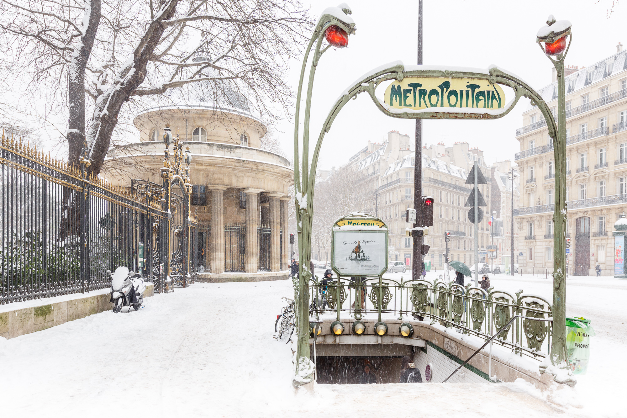 Snow in Paris in winter - Loic Lagarde -5