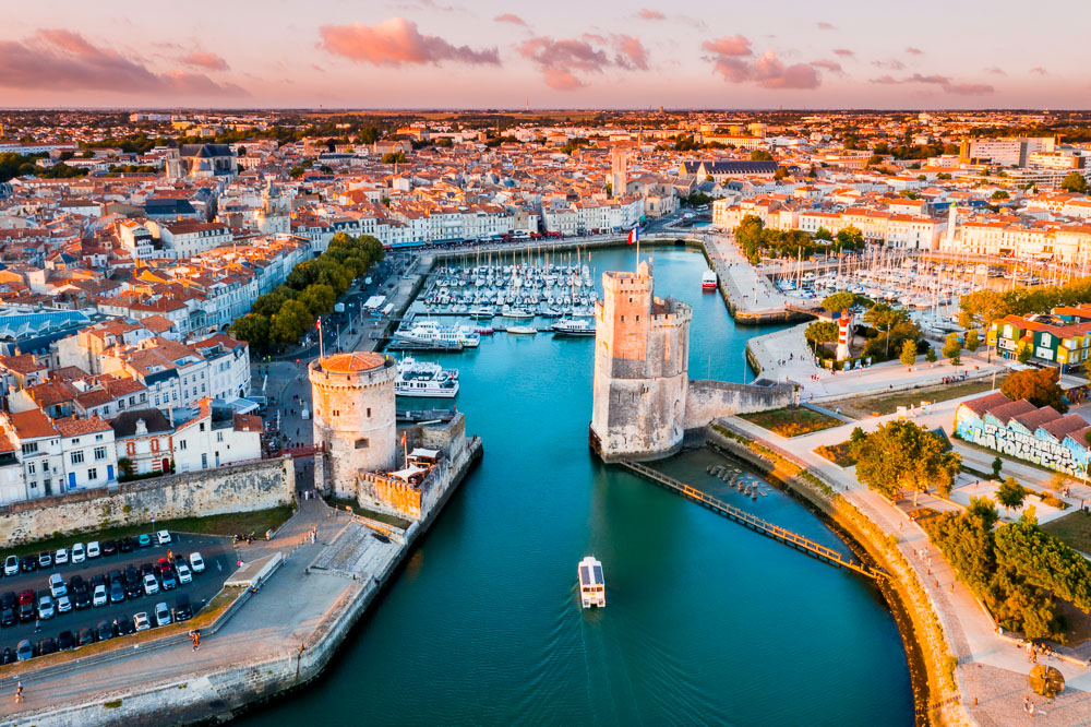 Vieux-Port et tours de La Rochelle au coucher du soleil vus du ciel en Charente-Maritime © Loic Lagarde