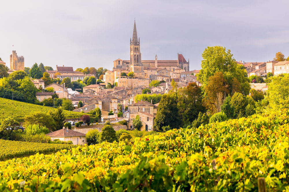 Village de Saint-Emilion et ses vignes en Gironde © Loic Lagarde