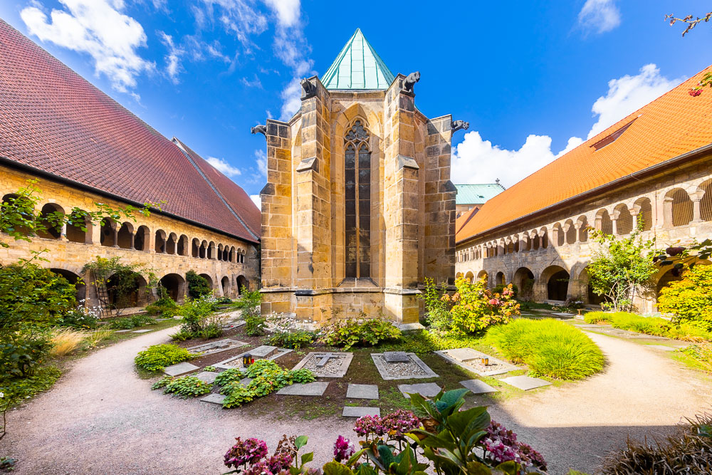 Cloître de la cathédrale Sainte-Marie d’Hildesheim en Allemagne - site UNESCO Germany © Loic Lagarde 2022